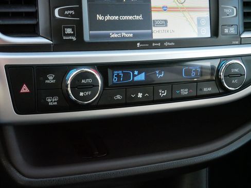 Used 2018 Toyota Highlander Limited image 23