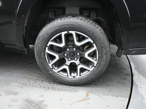 Used 2025 RAM 1500 Laramie image 15