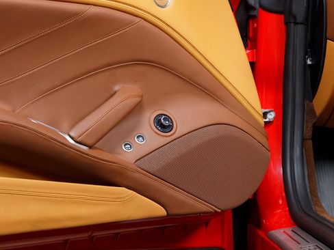 Used 2015 Ferrari California T RWD image 97