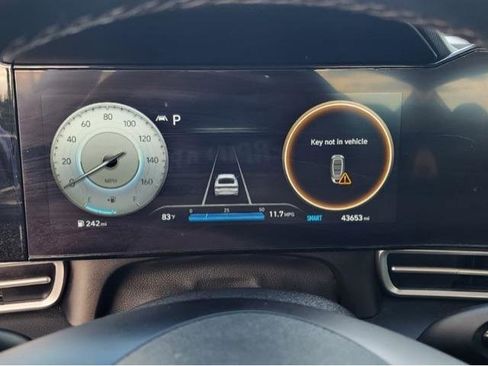 Used 2023 Hyundai Elantra SEL w/ Convenience Package image 20