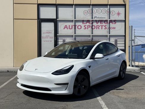 Used 2023 Tesla Model 3 Standard Range image 4