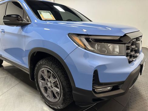 Certified 2024 Honda Passport TrailSport image 3