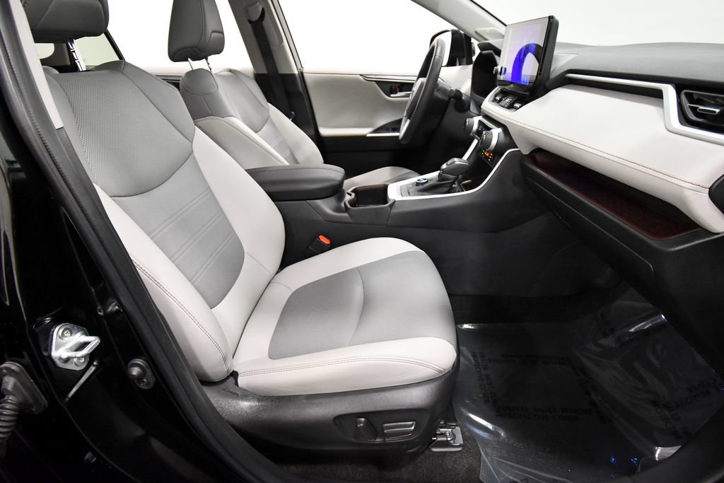 Used 2025 Toyota RAV4 Limited w/ Advanced Technology Package AWD/4WD image 20