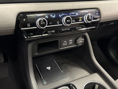 New 2025 Honda Pilot Touring image 18