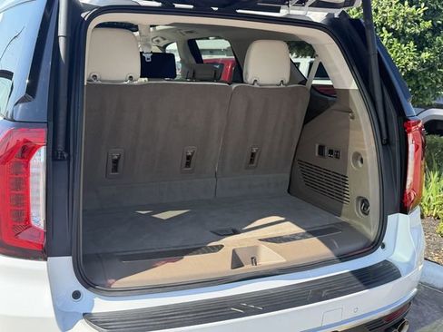 Used 2021 GMC Yukon Denali w/ Denali Premium Package RWD image 28