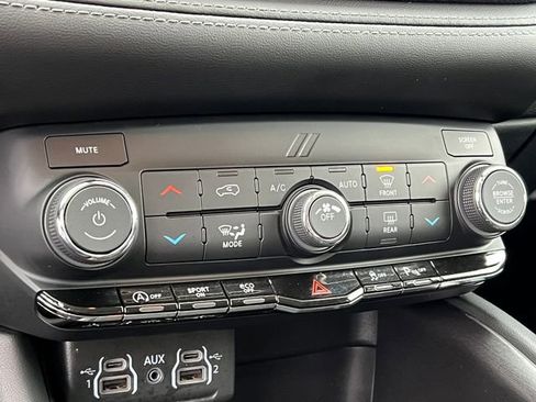 Used 2022 Dodge Durango SXT image 23