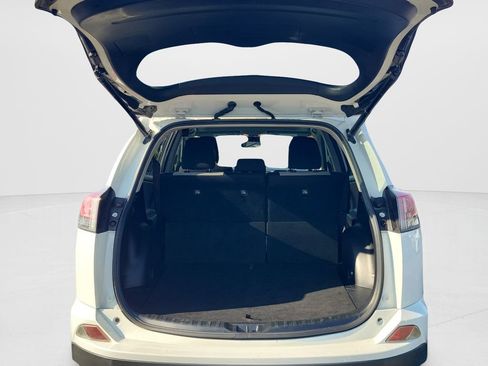 Used 2018 Toyota RAV4 XLE AWD/4WD image 9