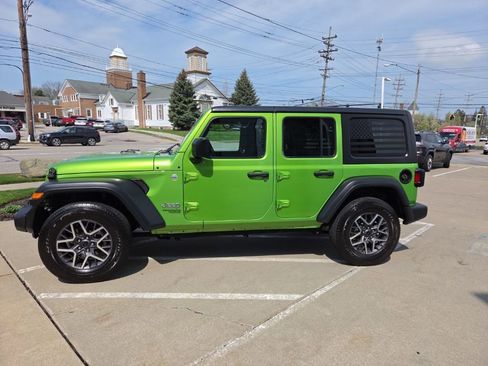 Used 2019 Jeep Wrangler Unlimited Sport S image 8