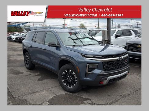 Used 2024 Chevrolet Traverse Z71 image 1