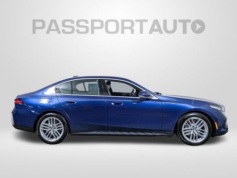 Used 2025 BMW 530i xDrive w/ Premium Package image 7
