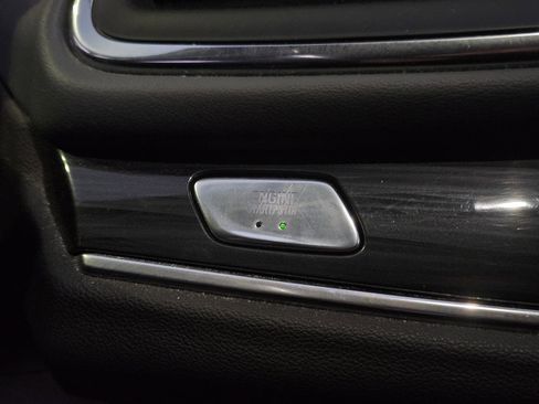 Used 2021 Buick Enclave Essence image 19