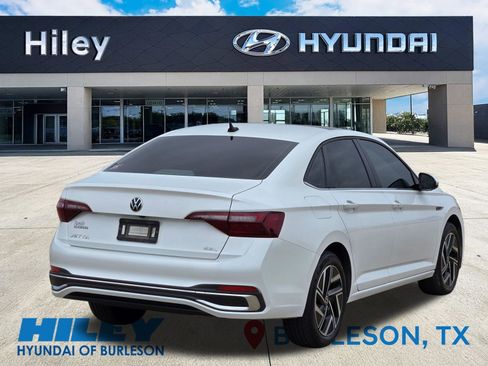 Used 2023 Volkswagen Jetta SEL FWD image 4
