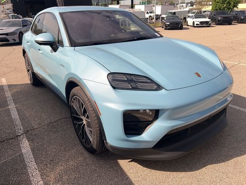 Used 2025 Porsche Macan Electric w/ Premium Package image 14