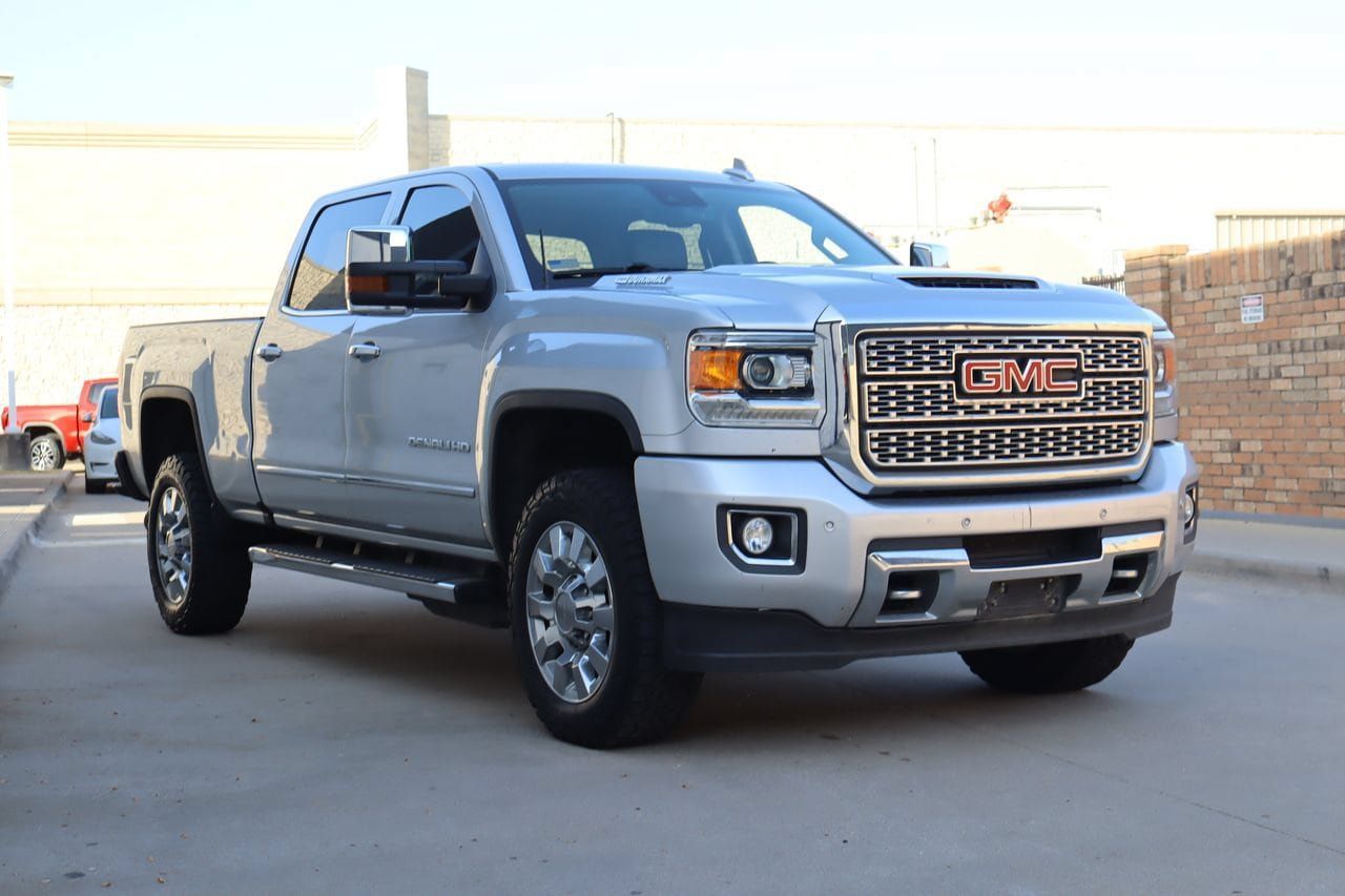 Used 2018 GMC Sierra 2500 Denali w/ Duramax Plus Package AWD/4WD image 2