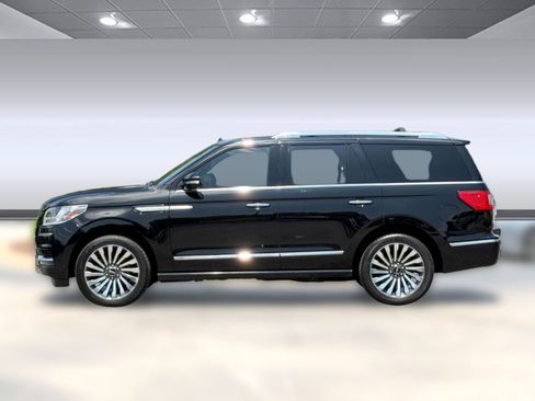 Used 2018 Lincoln Navigator Reserve w/ Technology Package AWD/4WD image 2