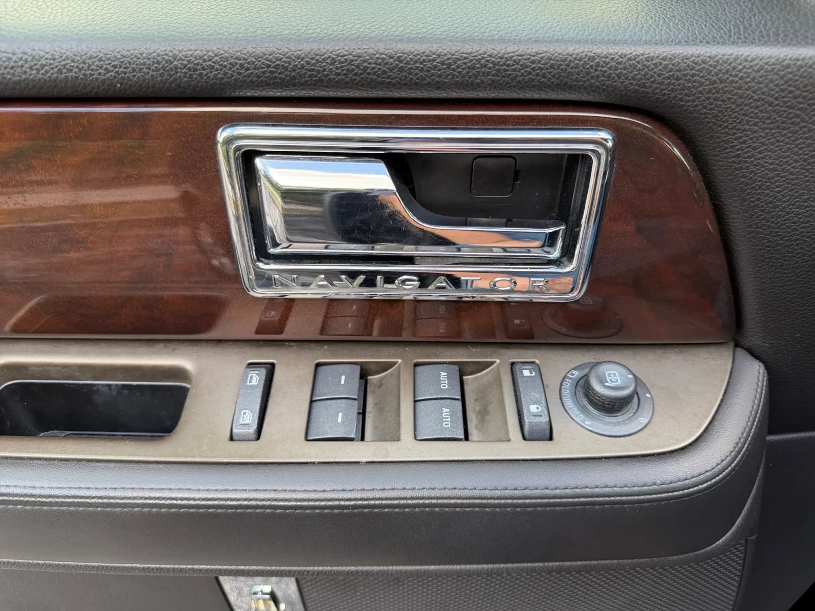 Used 2014 Lincoln Navigator 2WD image 17