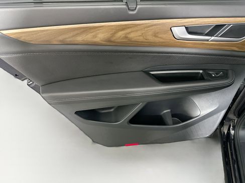 Used 2025 Volkswagen Atlas SE image 25