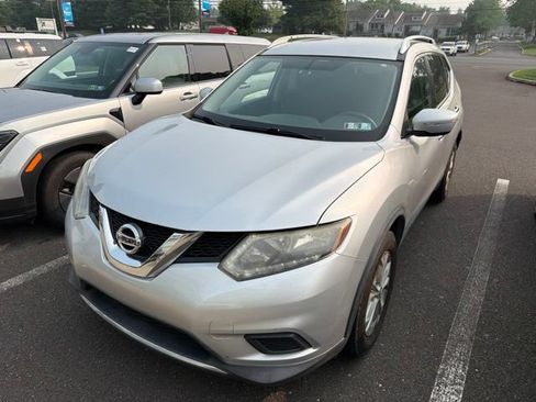 Used 2015 Nissan Rogue SV AWD/4WD image 2