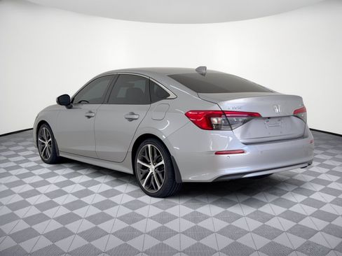 Used 2022 Honda Civic Touring image 3