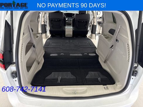 Used 2023 Chrysler Pacifica Touring-L FWD image 42