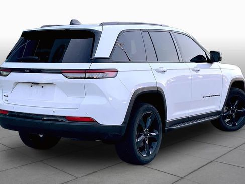 Used 2023 Jeep Grand Cherokee Altitude AWD/4WD image 13
