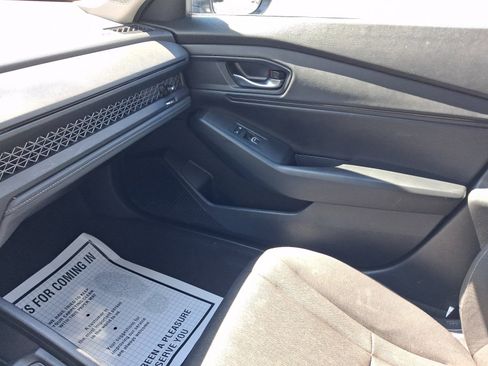 Used 2023 Honda Accord EX image 21