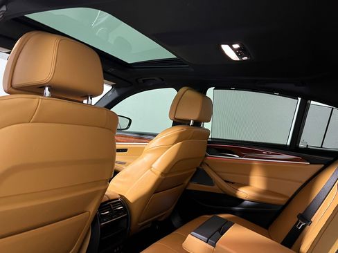 Used 2020 BMW M550i xDrive w/ Executive Package image 33