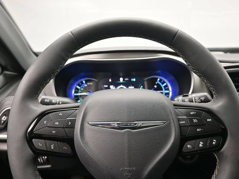 Used 2023 Chrysler Pacifica Limited w/ S Appearance Package FWD image 13
