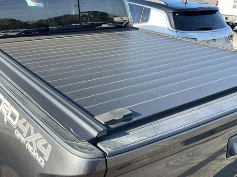 Used 2017 Toyota Tacoma TRD Sport image 13