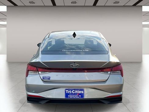 Used 2021 Hyundai Elantra SEL FWD image 4