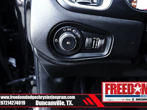 Used 2020 Jeep Renegade Latitude FWD image 24
