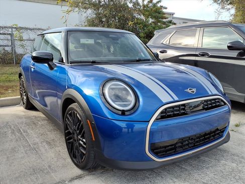 Used 2025 MINI Cooper 2-Door Hardtop image 1
