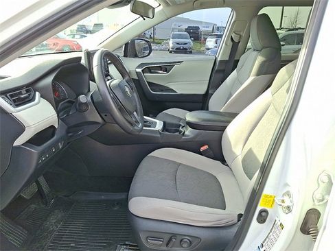 Used 2020 Toyota RAV4 XLE image 13