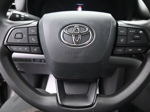 Used 2022 Toyota Sienna LE w/ LE Plus Package FWD image 17