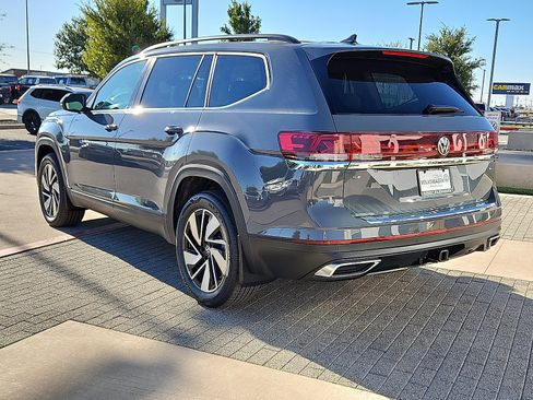 New 2026 Volkswagen Atlas SE image 2