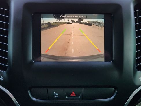 Used 2020 Jeep Cherokee Latitude Plus FWD image 19