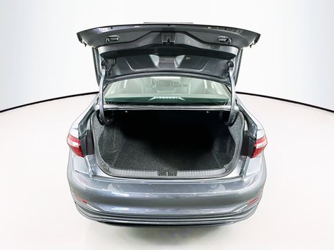 Used 2025 Volkswagen Jetta SE image 28