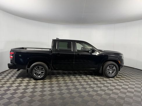 Used 2025 Nissan Frontier SV w/ SV Convenience Package RWD image 7