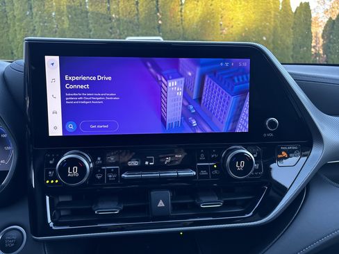 Used 2024 Toyota Highlander XLE image 26