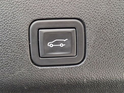 Used 2023 Chevrolet Suburban High Country image 31