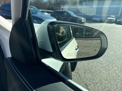 Used 2021 Mercedes-Benz GLB 250 4MATIC image 32