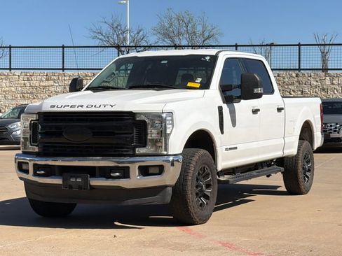 Used 2017 Ford F250 XLT w/ XLT Premium Package image 3
