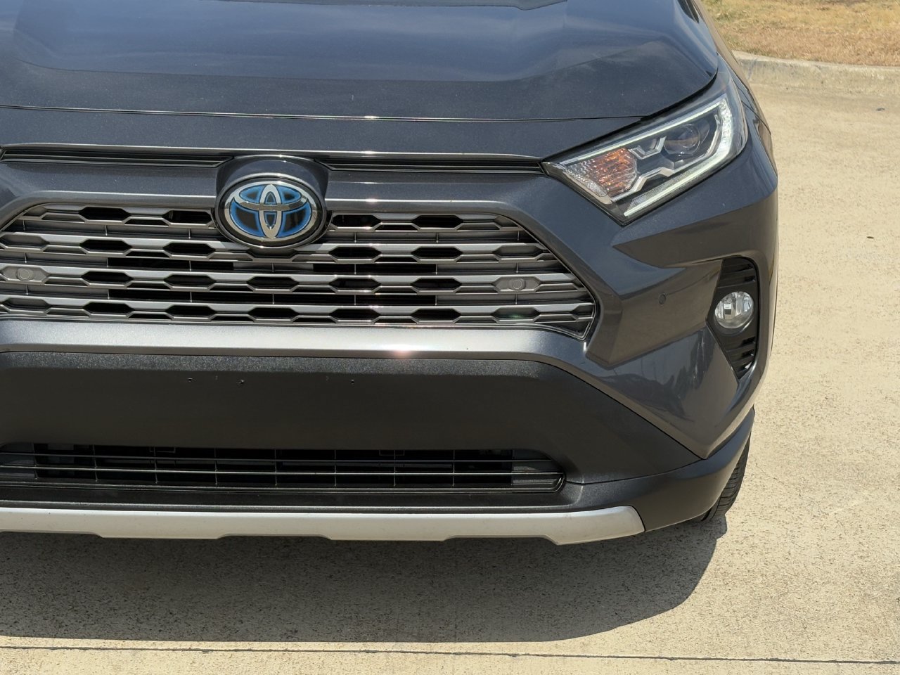 Used 2021 Toyota RAV4 Limited AWD/4WD image 8
