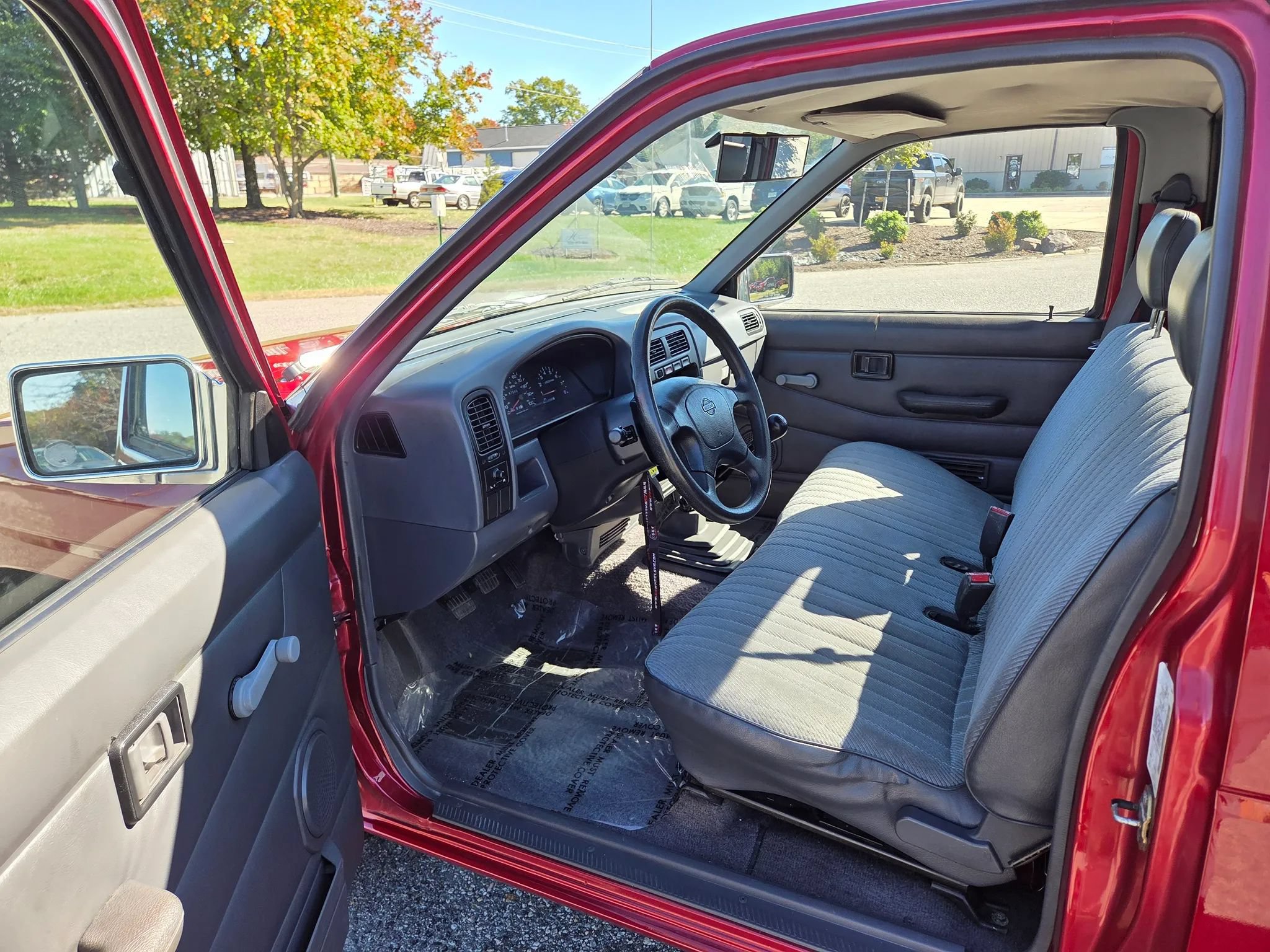 Used 1995 Nissan Pickup 2WD Regular Cab image 14