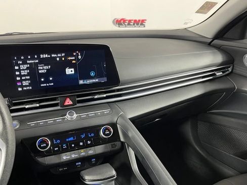 Used 2024 Hyundai Elantra SEL FWD image 19