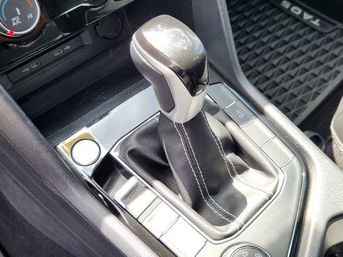 Certified 2023 Volkswagen Taos SE AWD/4WD image 12