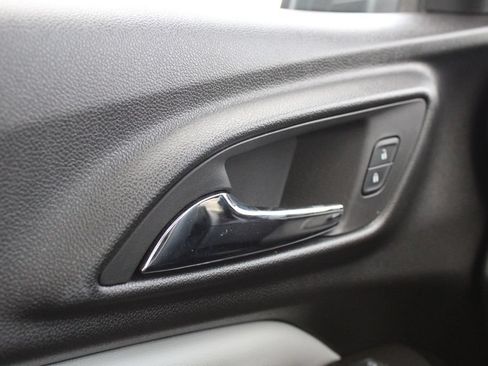 Used 2025 Chevrolet Trax LT w/ Driver Confidence Package FWD image 6