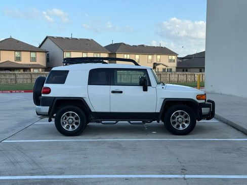 Used 2011 Toyota FJ Cruiser 2WD w/ Convenience Pkg image 8