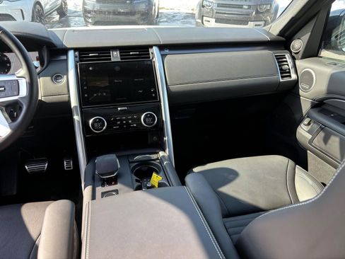 Used 2025 Land Rover Discovery Metropolitan Edition image 26