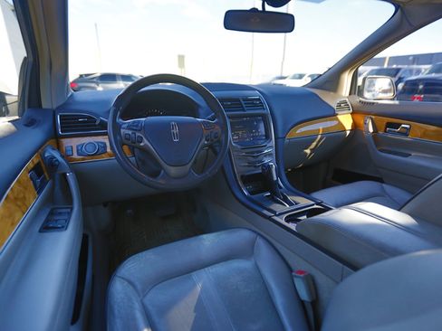 Used 2012 Lincoln MKX FWD image 11